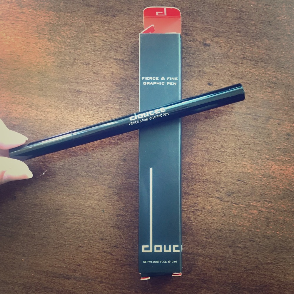 Doucce fierce and fine graphic pen-black NeverUsed